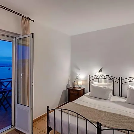 Brazzera Hotel Chora (Ios)